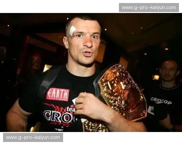 米尔科战警vs：一场关于正义与秩序的宿命对决